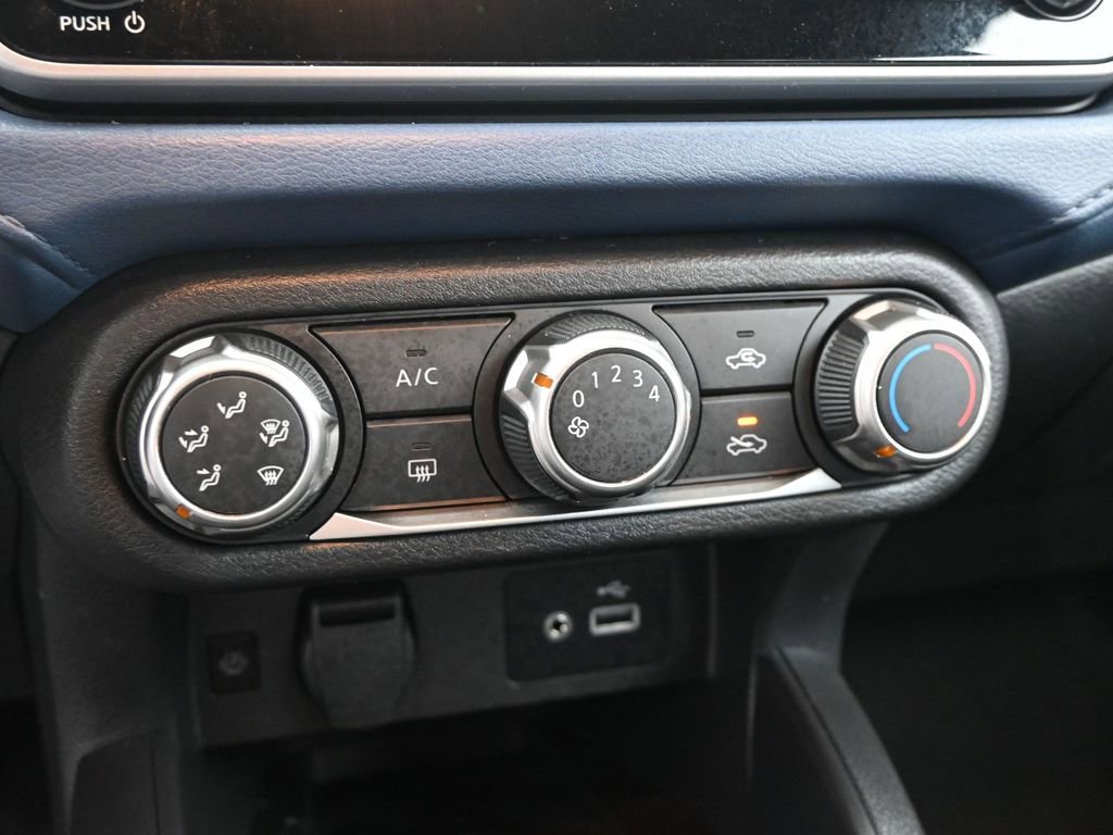 Used 2025 Nissan Versa SV image 27