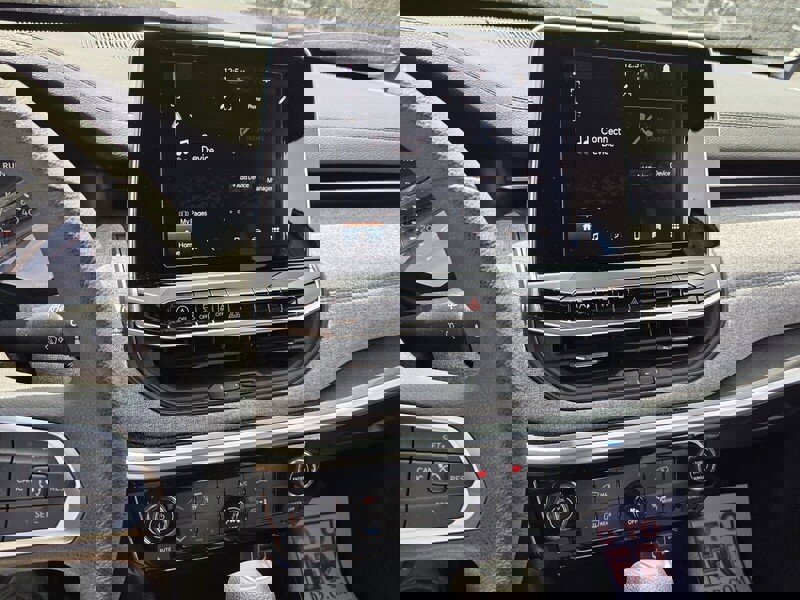 Used 2025 Jeep Compass Sport image 19