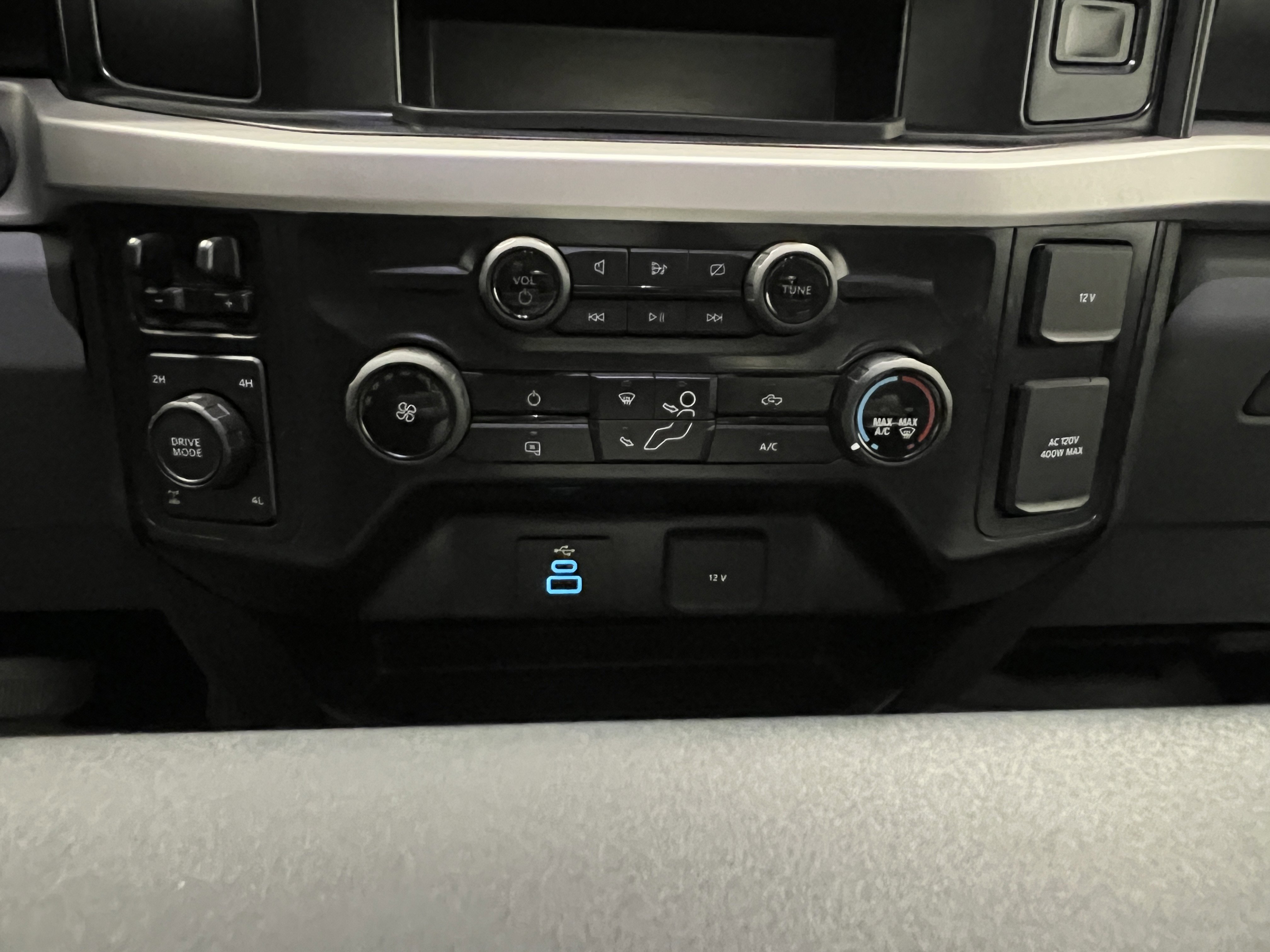 Used 2024 Ford F250 XLT image 24