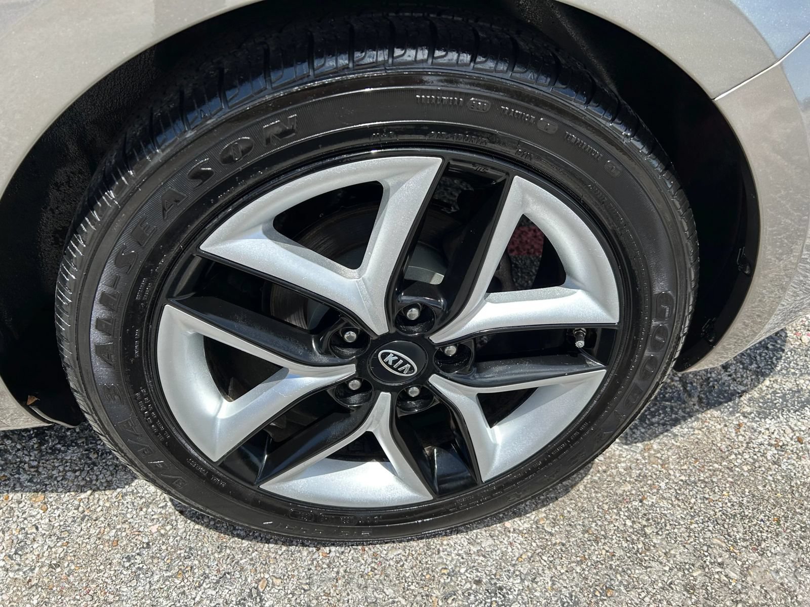 Used 2010 Kia Forte Koup SX FWD image 31