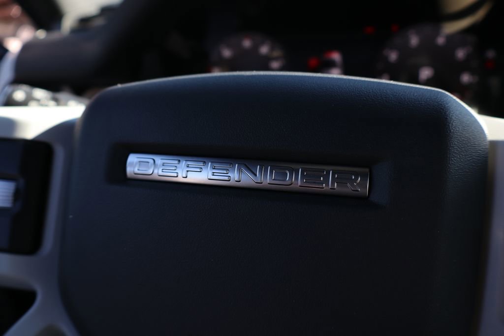 Used 2023 Land Rover Defender 90 X-Dynamic SE image 30