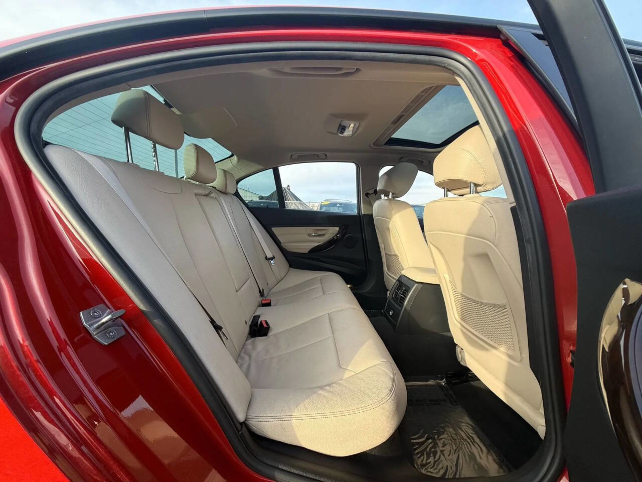 Used 2015 BMW 320i xDrive Sedan image 9