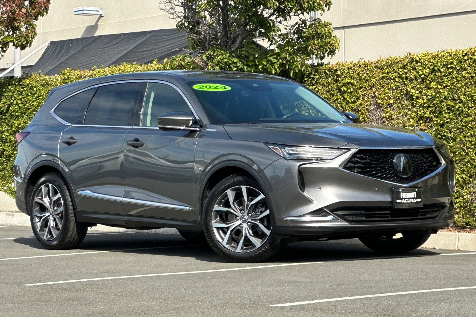 Used 2024 Acura MDX w/ Technology Package FWD image 2