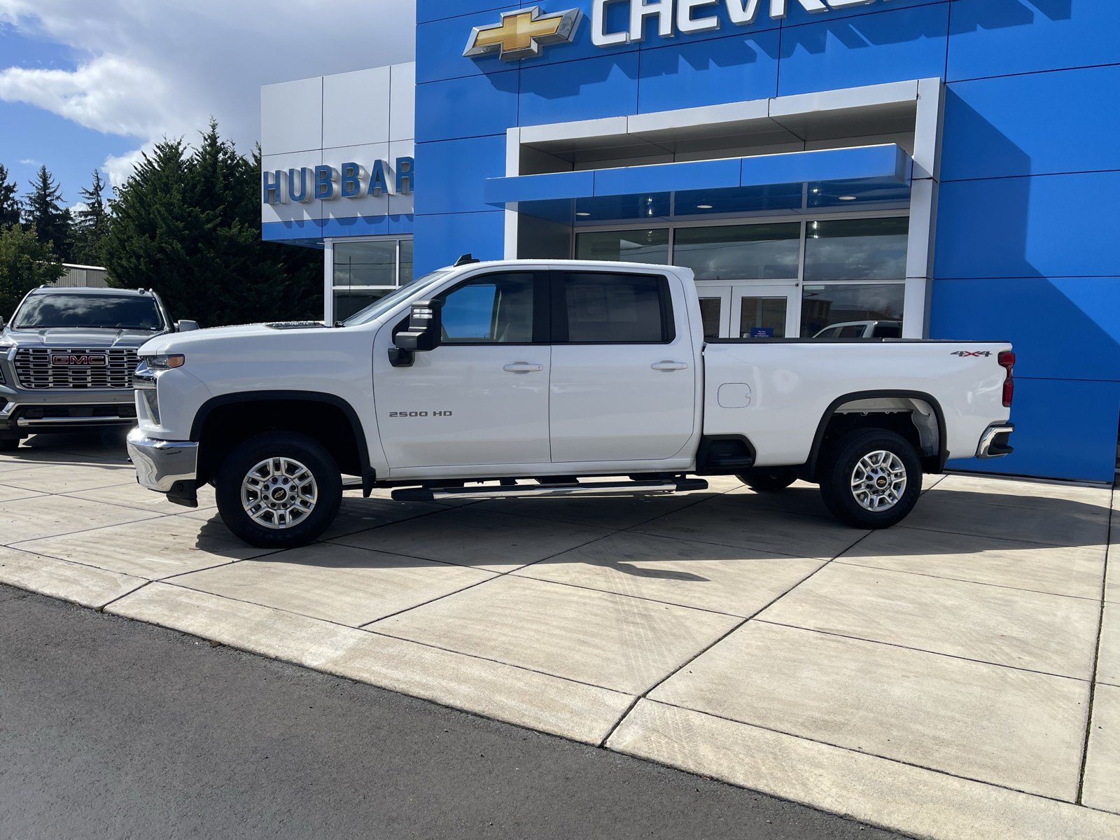 Used 2023 Chevrolet Silverado 2500 LT AWD/4WD image 2