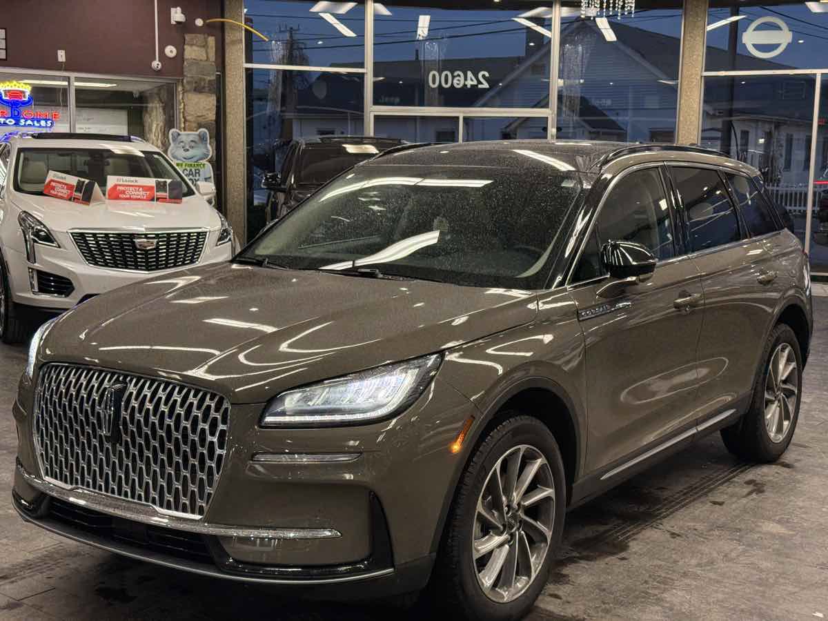 Used 2025 Lincoln Corsair AWD w/ Equipment Group 101A image 3