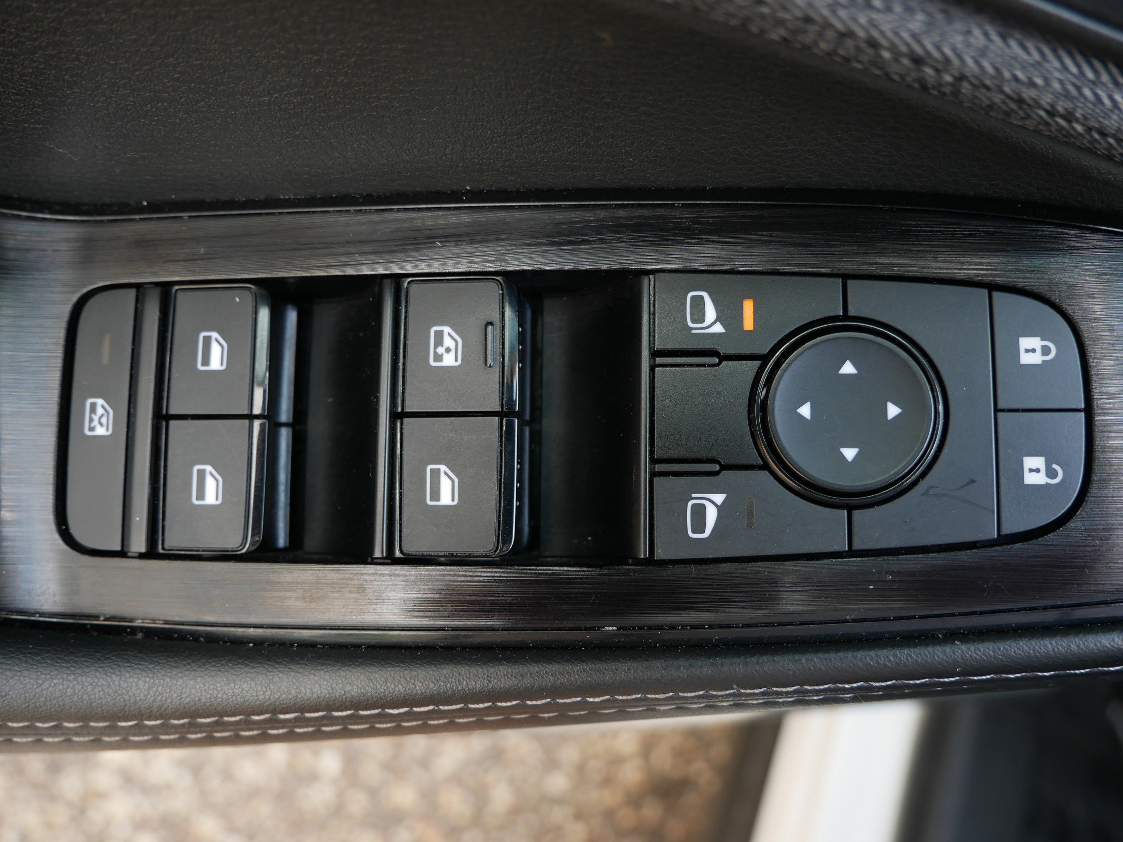 Used 2023 Nissan Rogue SV image 11