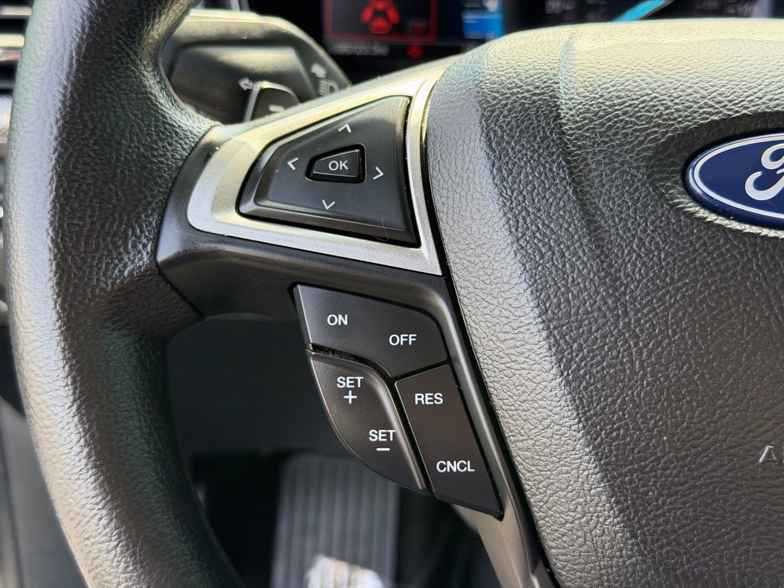 Used 2018 Ford Fusion SE w/ Fusion SE Technology Package FWD image 14