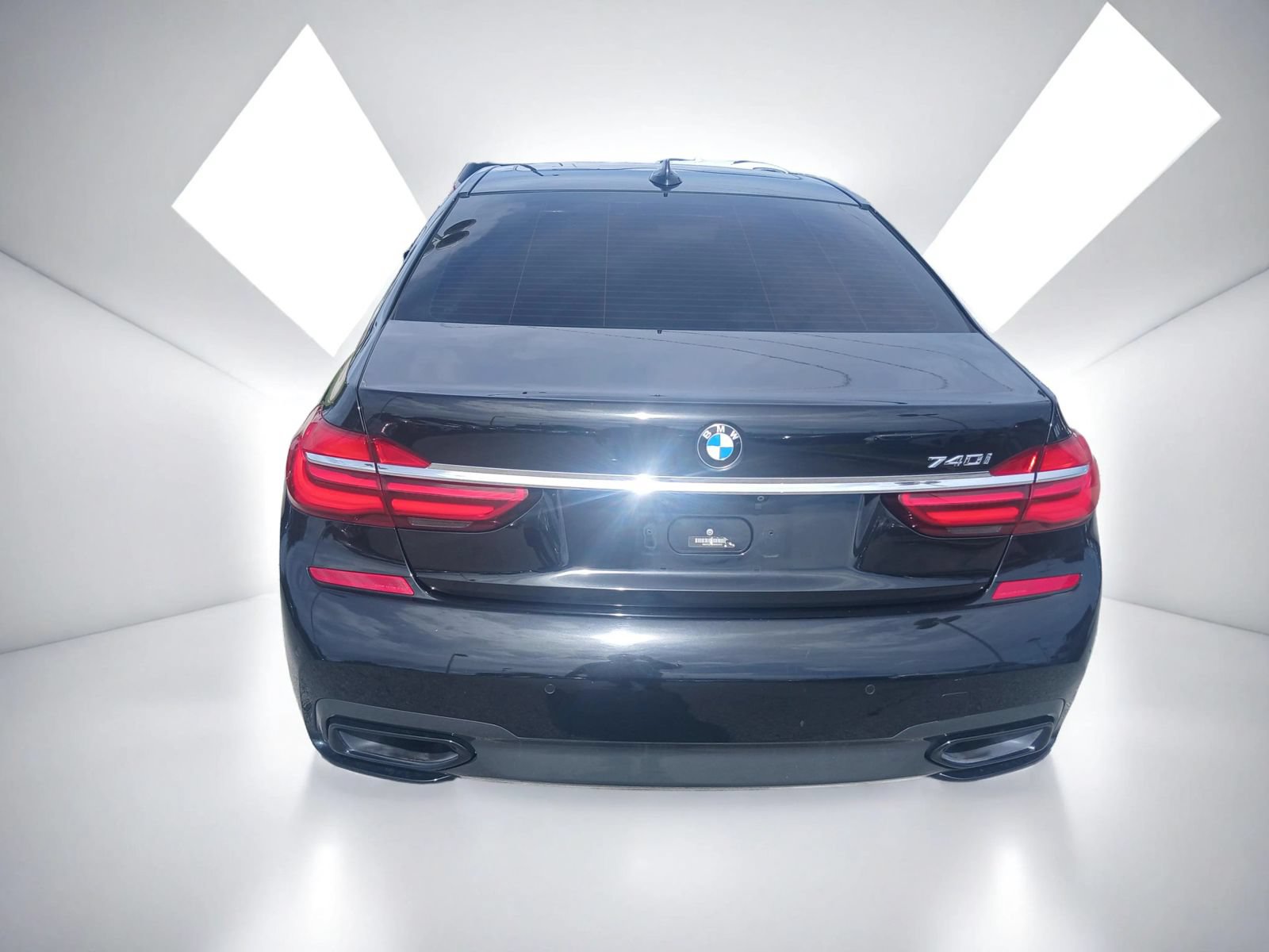 Used 2019 BMW 740i w/ Executive Package RWD image 5