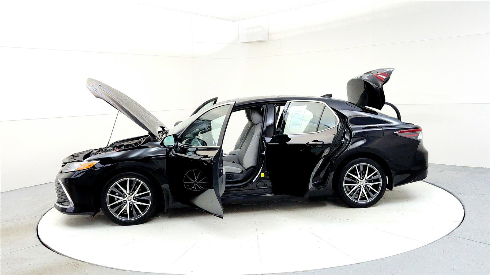 Certified 2023 Toyota Camry XLE w/ Navigation Package image 10