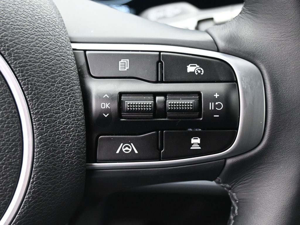 Used 2025 Kia Sportage SX image 18