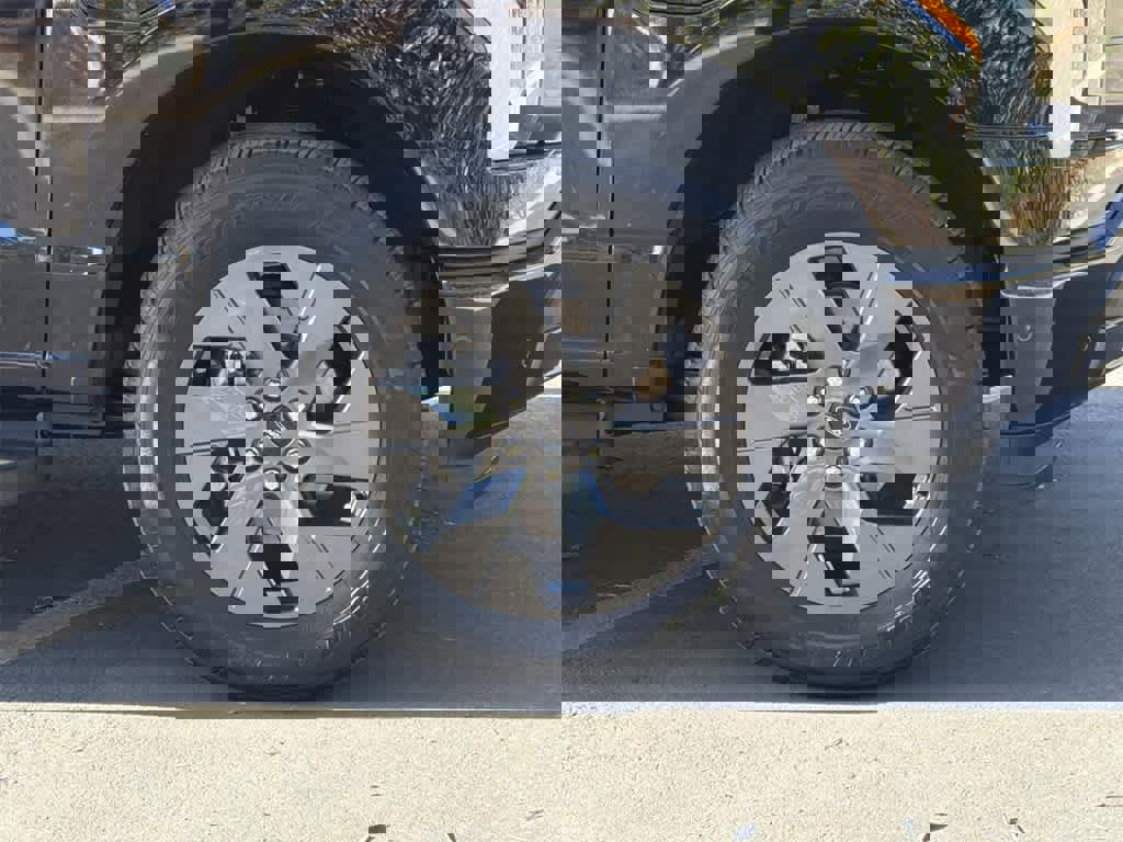 Used 2022 Ford F150 Lightning Lariat image 43