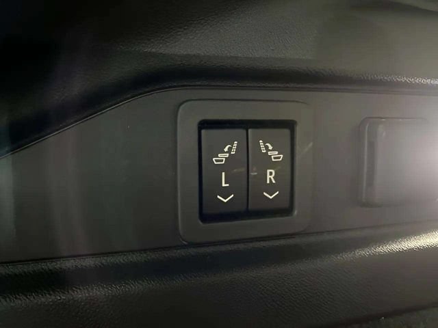 Used 2023 Cadillac Lyriq 2WD image 86