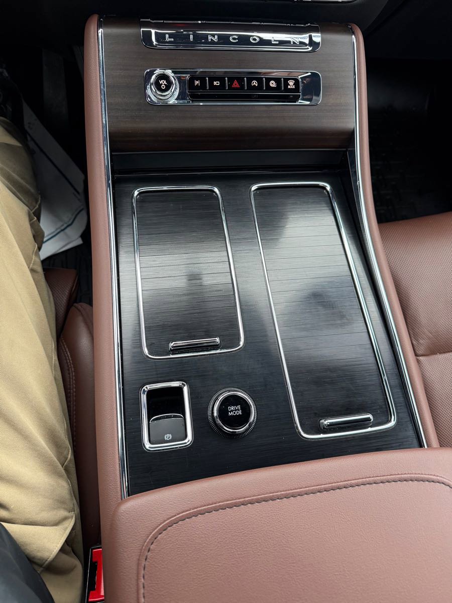 Used 2025 Lincoln Aviator Reserve w/ Equipment Group 201A image 25