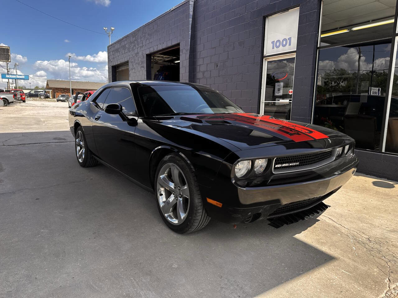 Used 2012 Dodge Challenger SXT image 2