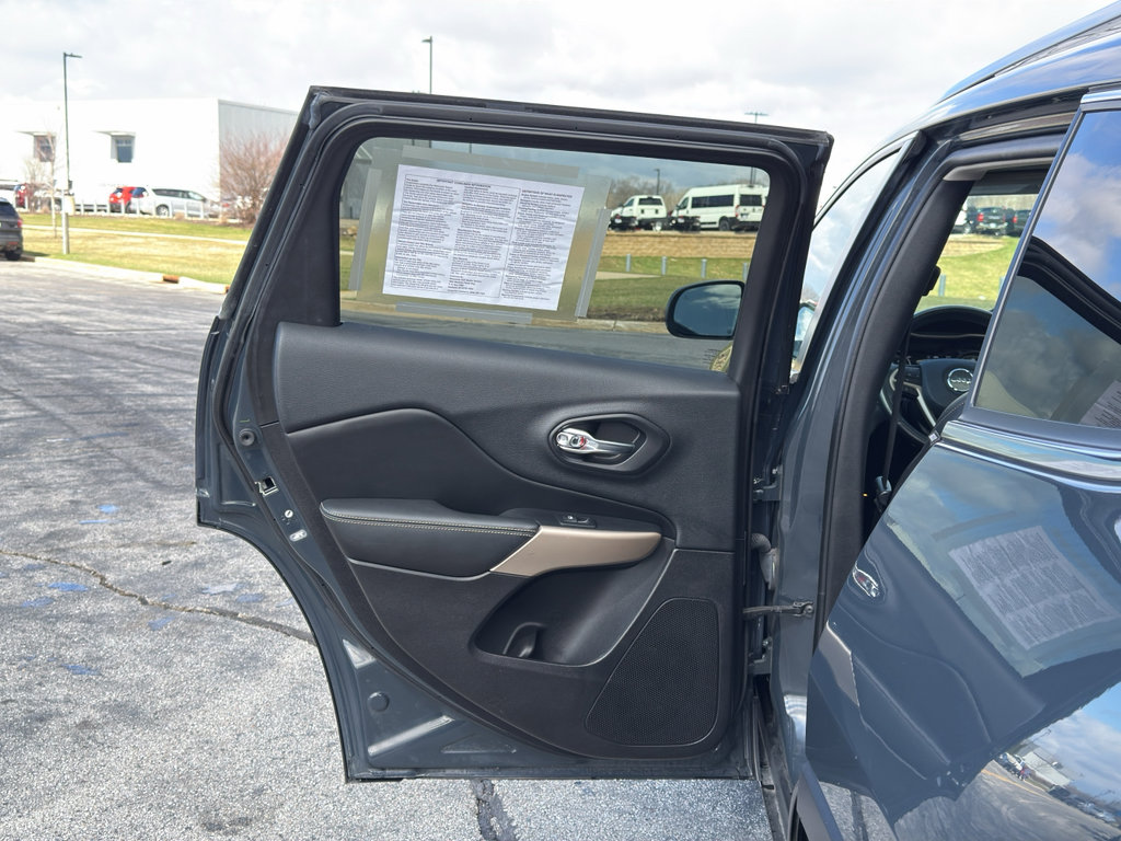 Used 2018 Jeep Cherokee Limited image 36