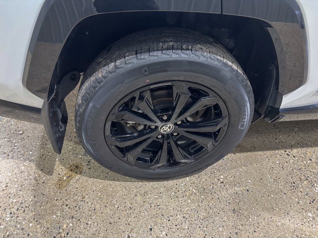 Used 2023 Toyota RAV4 SE image 10