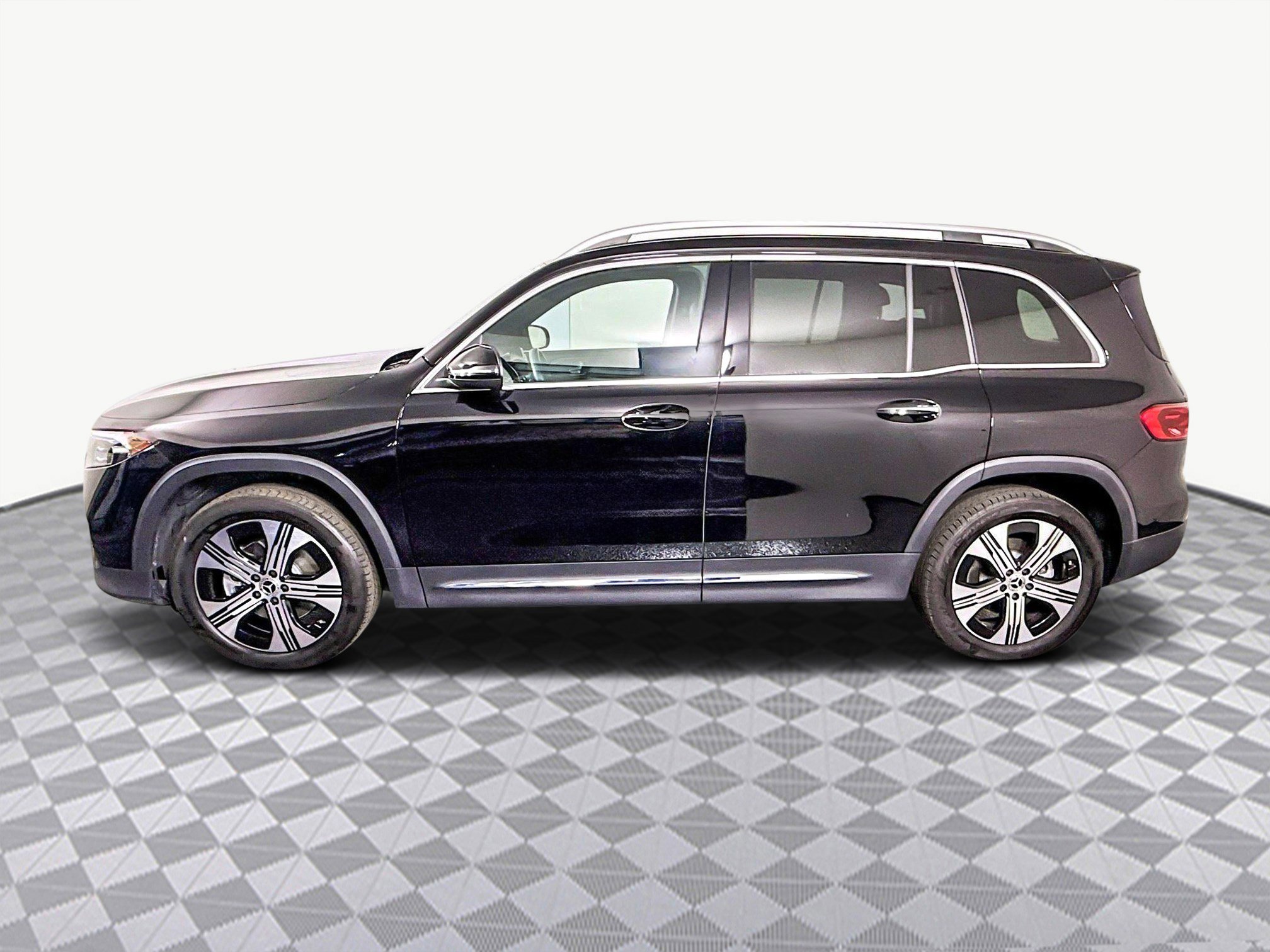 Used 2024 Mercedes-Benz EQB 300 4MATIC image 6