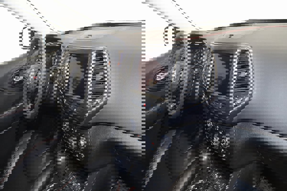 Used 2022 Jeep Cherokee Trailhawk w/ Comfort/Convenience Group image 37