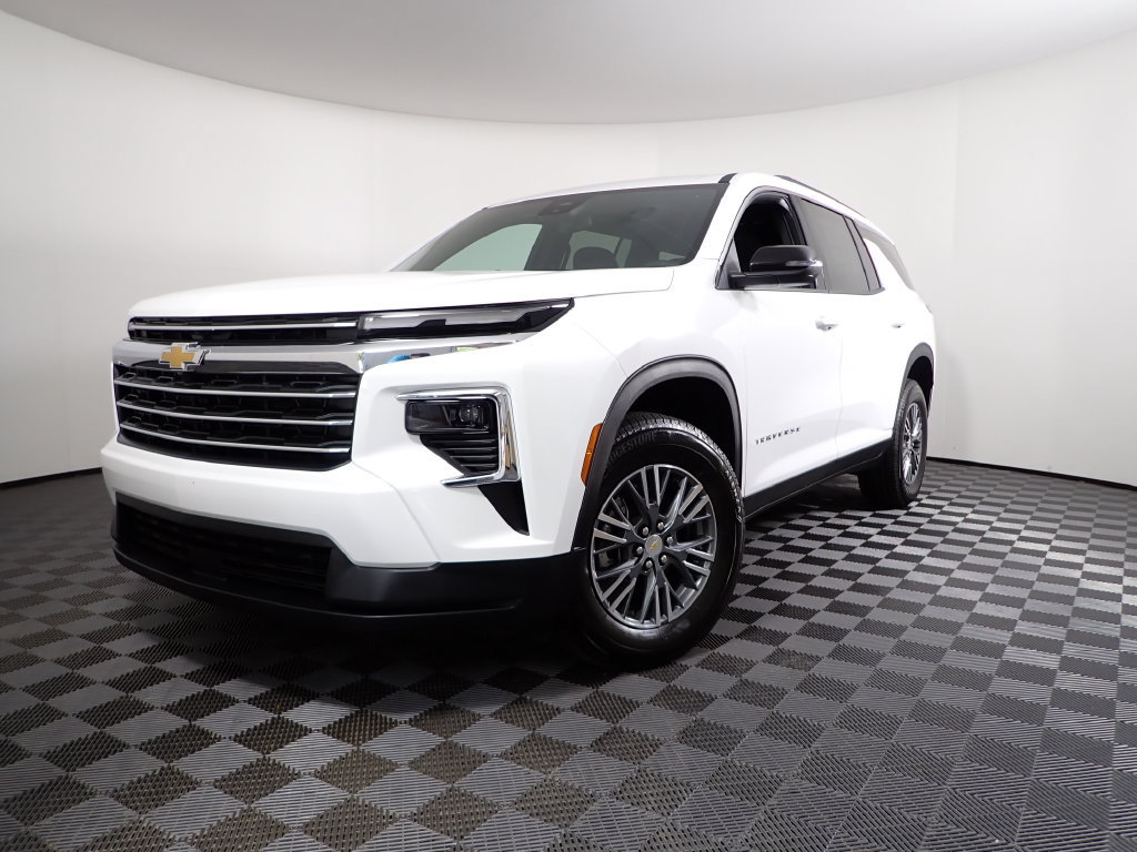 New 2027 Chevrolet Traverse LT w/ LPO, Floor Liner Package AWD/4WD image 2