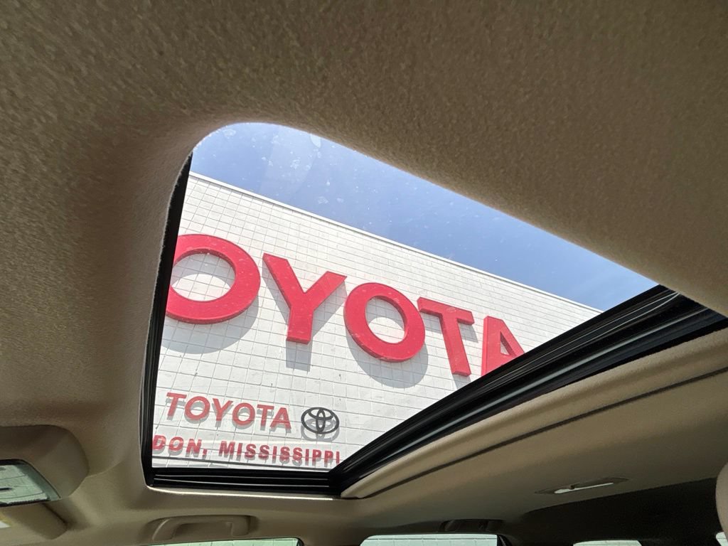 Used 2024 Toyota 4Runner SR5 Premium w/ Moonroof Package AWD/4WD image 17