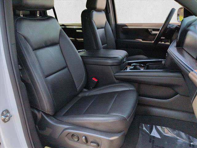 Used 2025 Chevrolet Suburban Z71 AWD/4WD image 22
