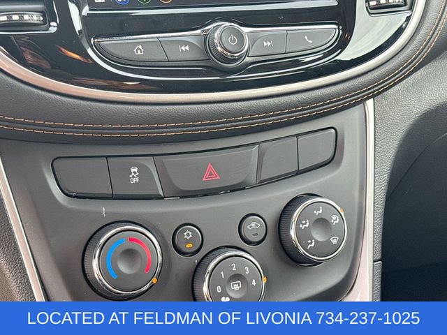 Used 2022 Chevrolet Trax LT w/ LT Convenience Package image 17