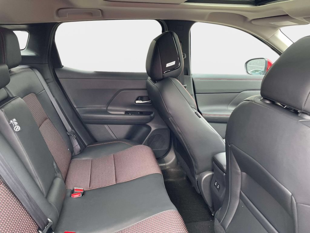 New 2027 Nissan Kicks SR w/ SR Premium Package FWD image 12