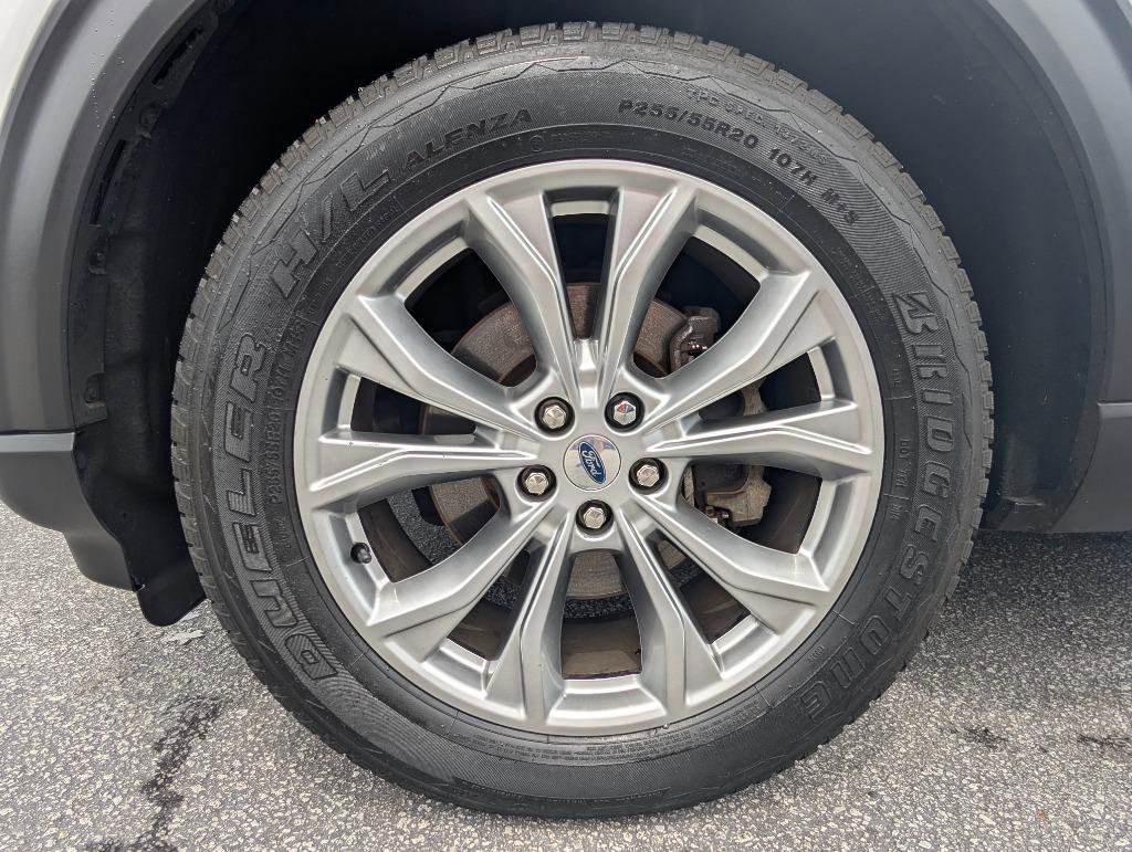 Used 2020 Ford Explorer XLT w/ Equipment Group 202A AWD/4WD image 11