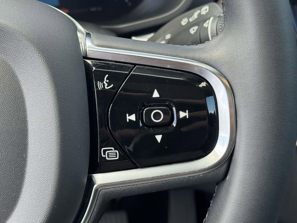 Certified 2023 Volvo XC60 B5 Plus w/ Climate Package image 19