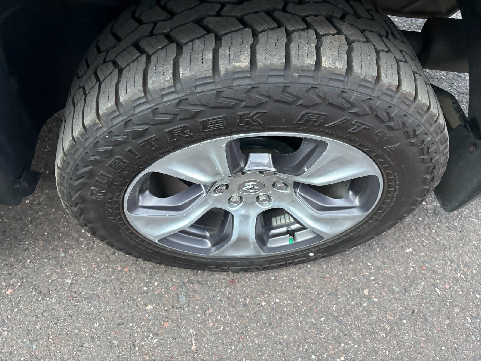 Used 2020 RAM 1500 Laramie AWD/4WD image 10