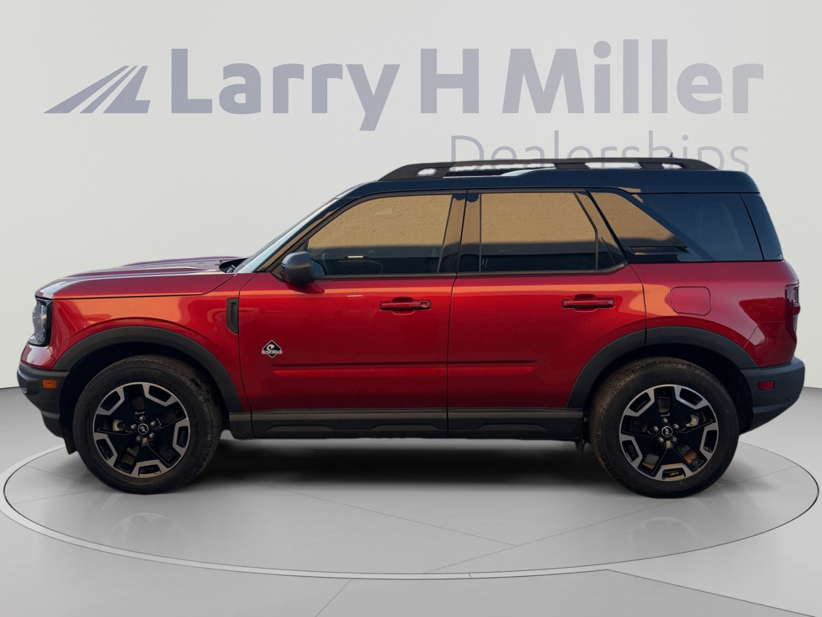 Used 2024 Ford Bronco Sport Outer Banks w/ Tech Package AWD/4WD image 2