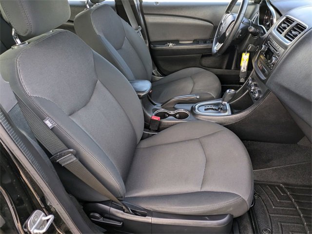 Used 2013 Dodge Avenger SXT image 23