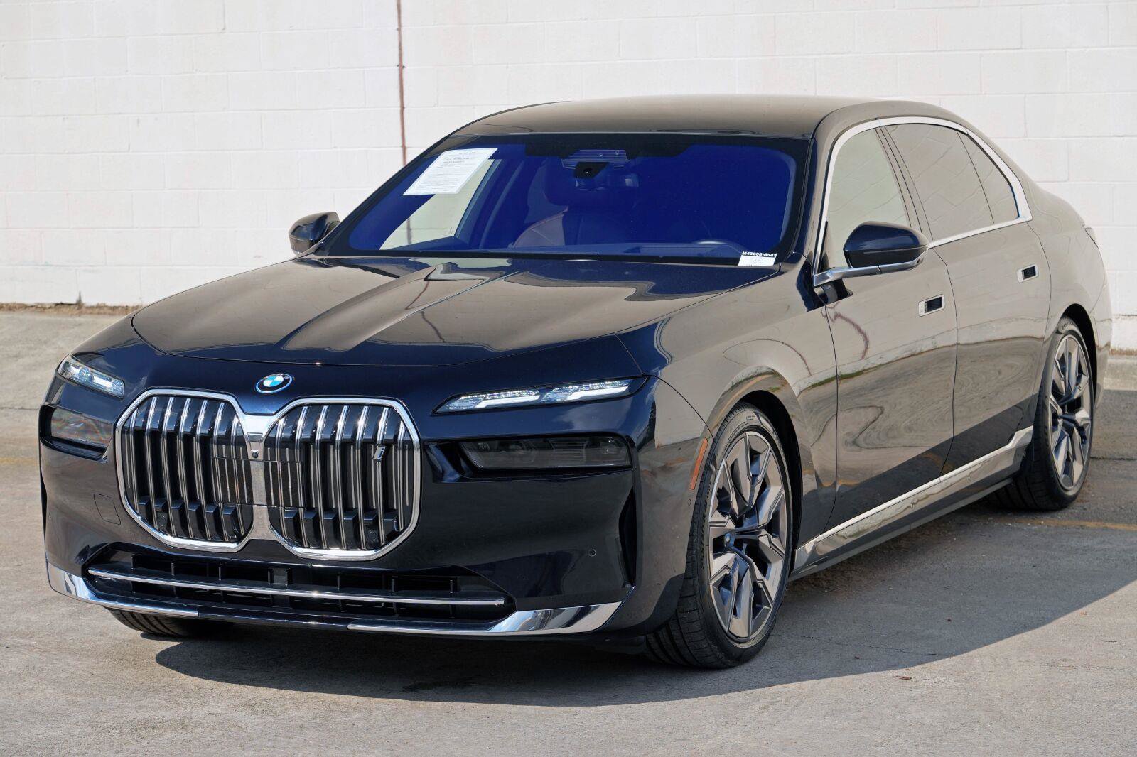 Used 2023 BMW i7 xDrive60 w/ Executive Package 2 AWD/4WD image 58