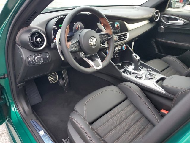 New 2025 Alfa Romeo Giulia AWD w/ Driving Assist Package image 8