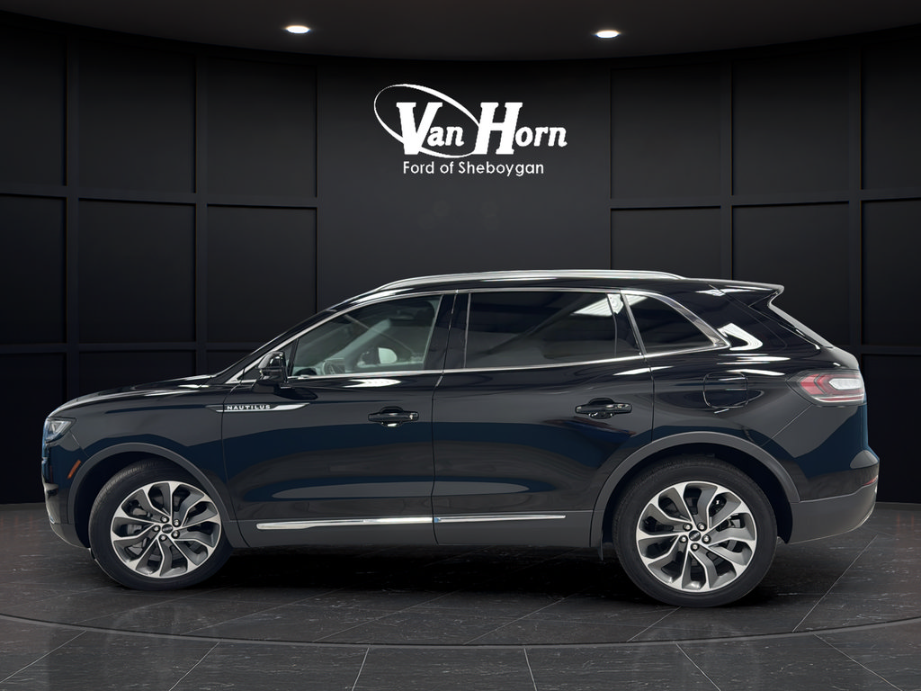 Used 2023 Lincoln Nautilus Reserve AWD/4WD image 4