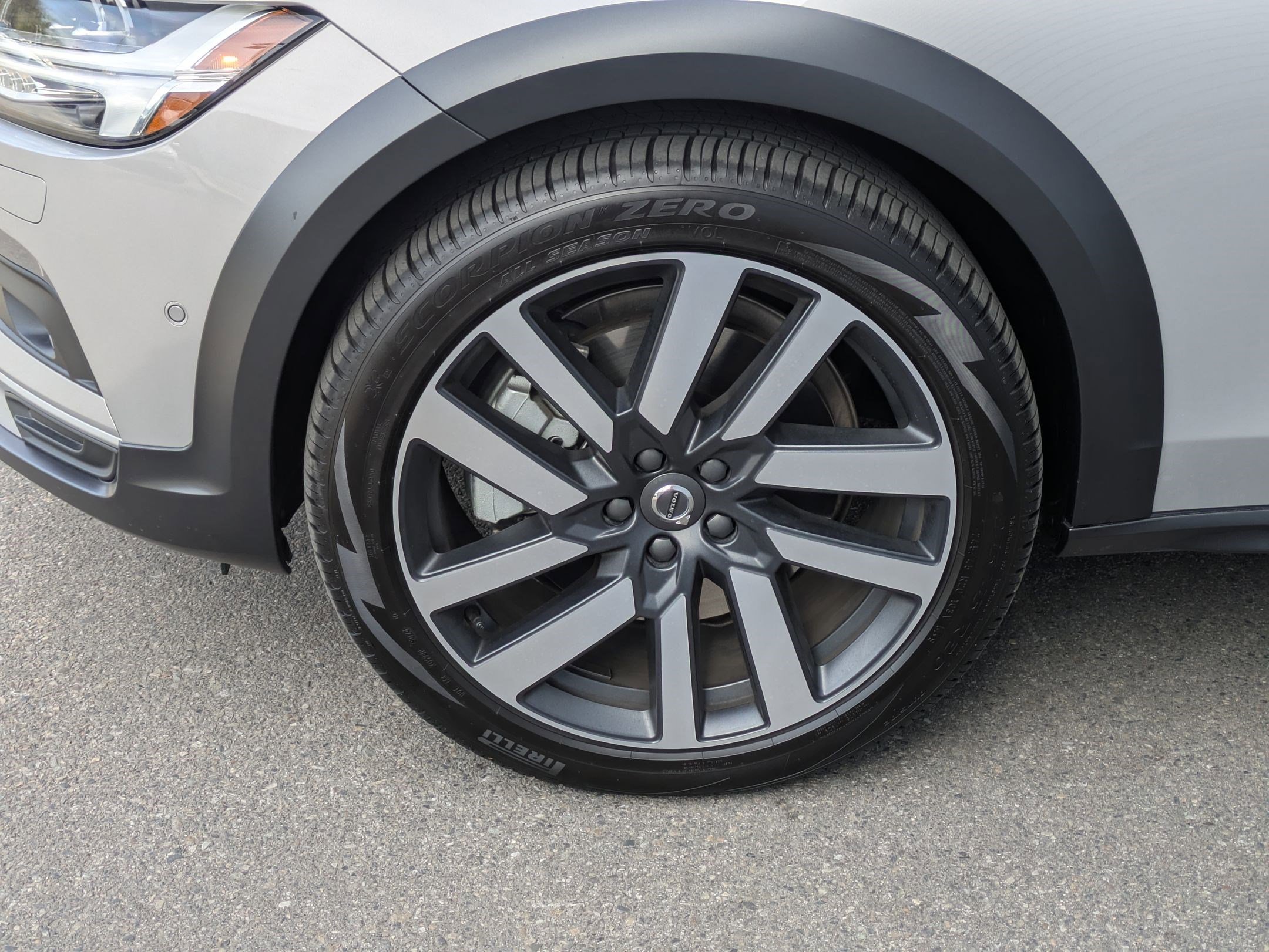 Used 2025 Volvo V90 B6 Cross Country Ultra w/ Protection Package Premier image 11