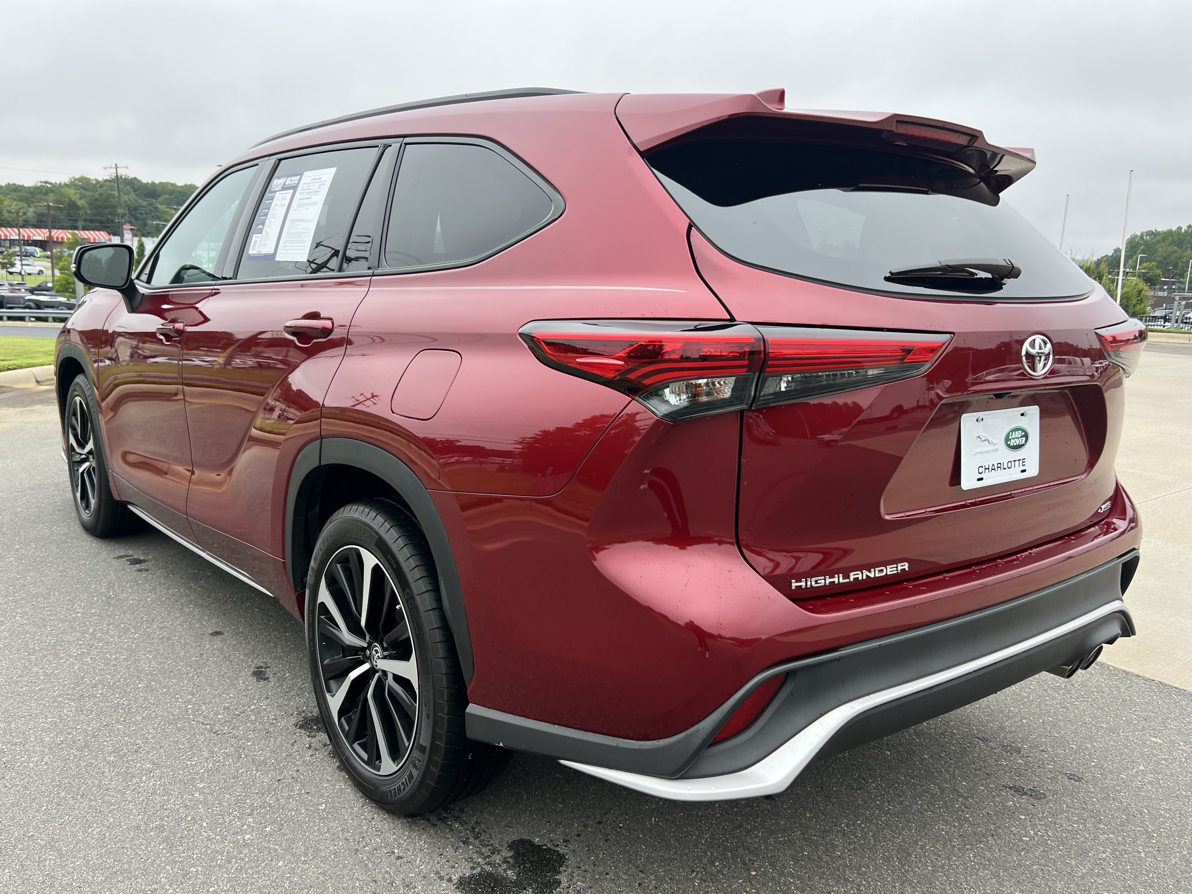 Used 2022 Toyota Highlander XSE FWD image 7