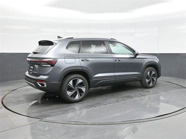 New 2026 Volkswagen Taos SE image 7