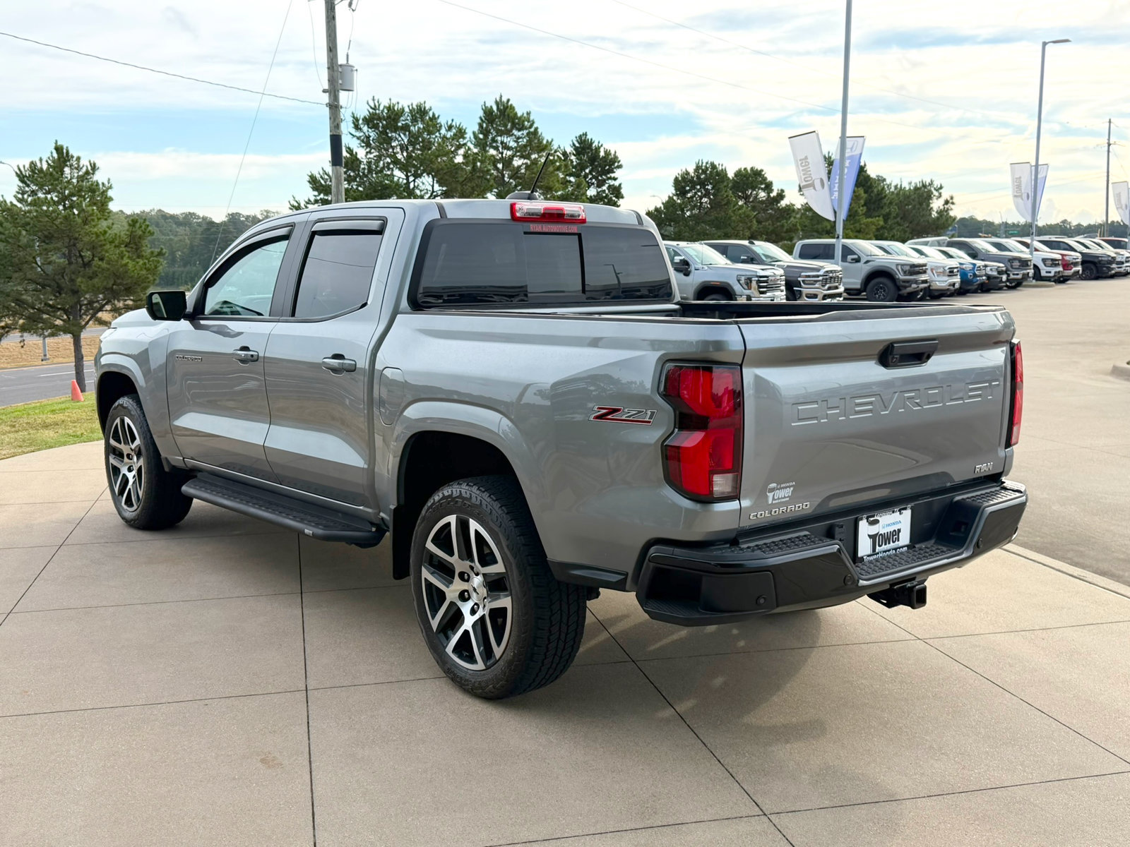 Used 2023 Chevrolet Colorado Z71 w/ Z71 Convenience Package 2 AWD/4WD image 4