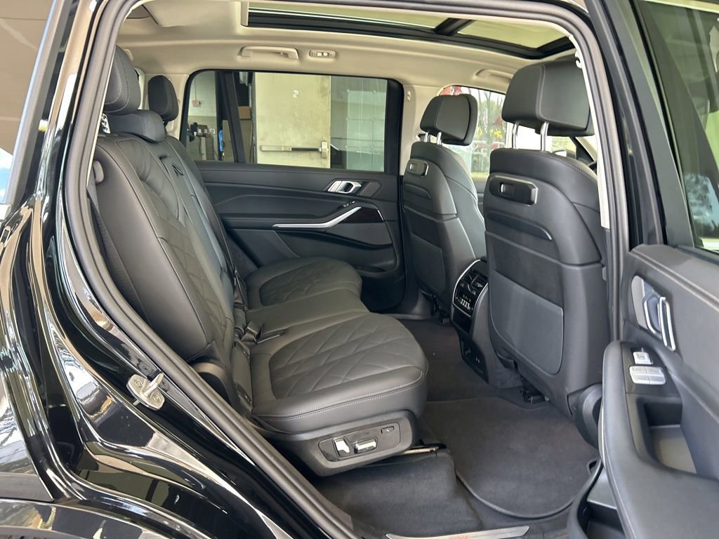 Used 2025 BMW X7 xDrive40i image 27