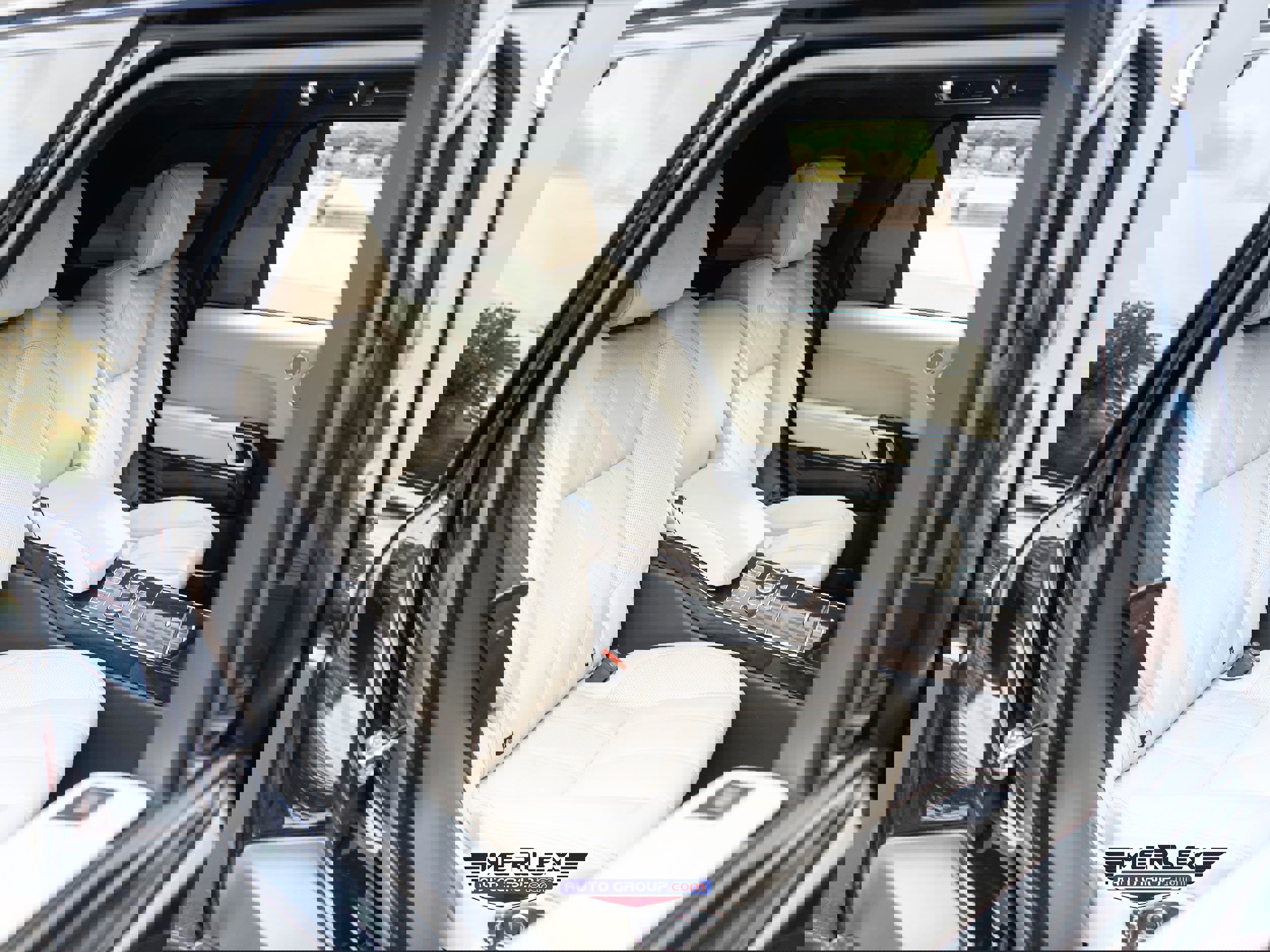 Used 2016 Land Rover Range Rover Autobiography image 18