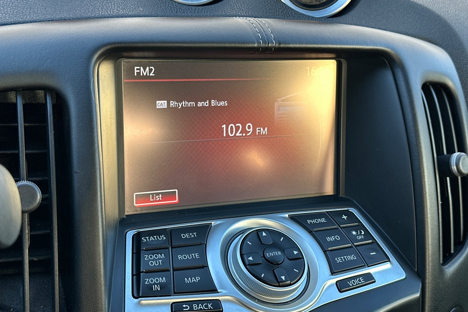 Used 2014 Nissan 370Z Touring w/ Sport Package image 25