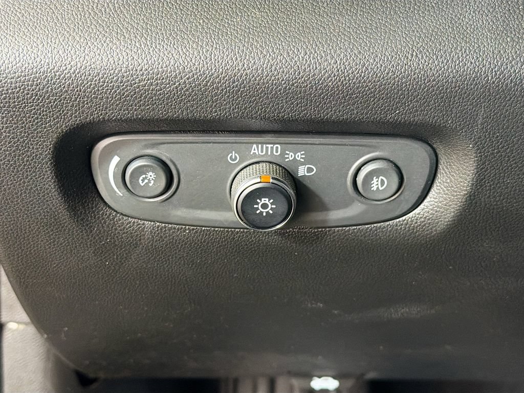 Used 2019 Chevrolet Traverse LT FWD image 13