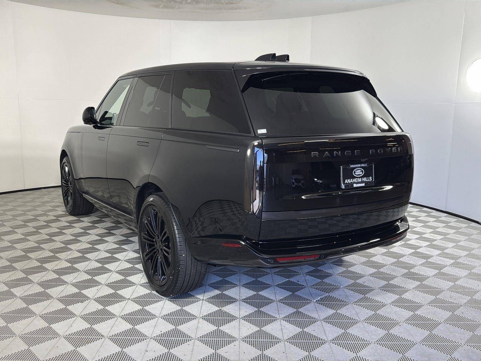 New 2026 Land Rover Range Rover SE image 3