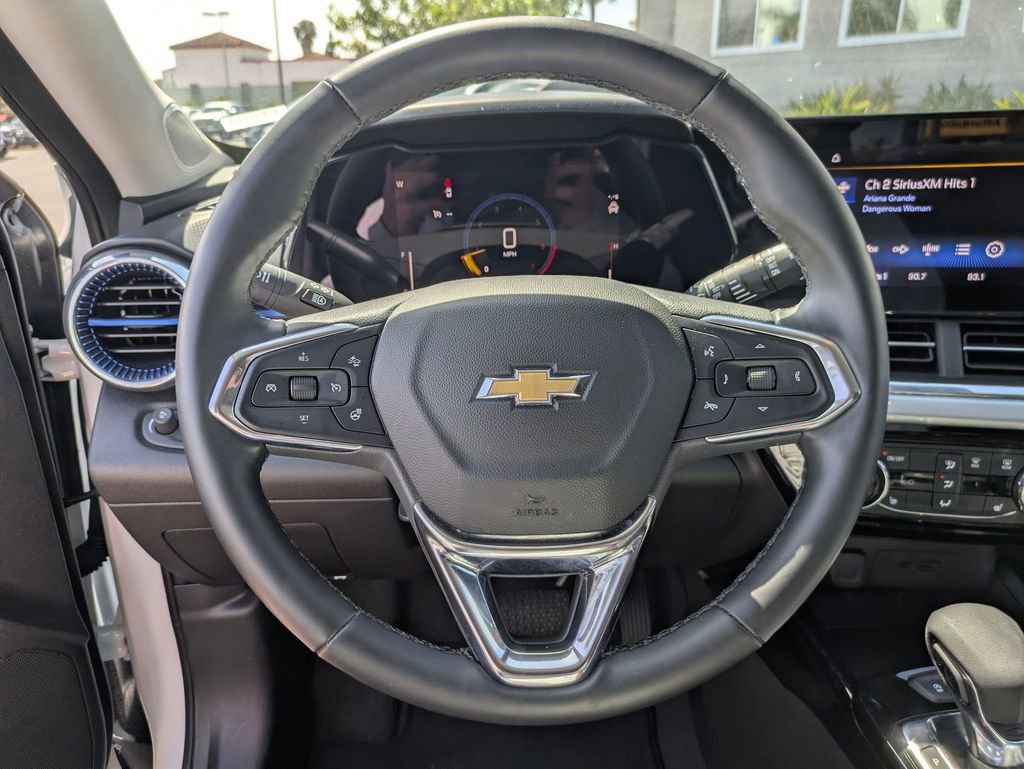 Used 2025 Chevrolet Trax LT w/ LT Convenience Package FWD image 22
