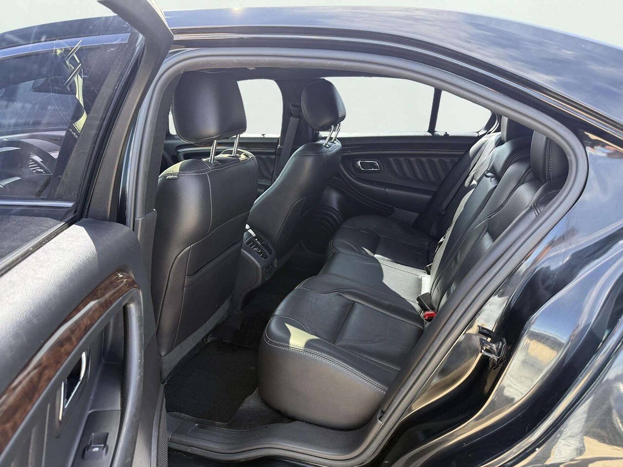 Used 2013 Ford Taurus Limited FWD image 11