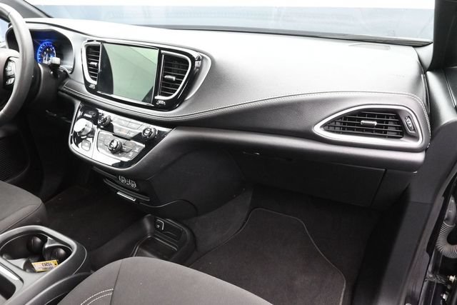 Used 2024 Chrysler Pacifica Touring FWD image 31