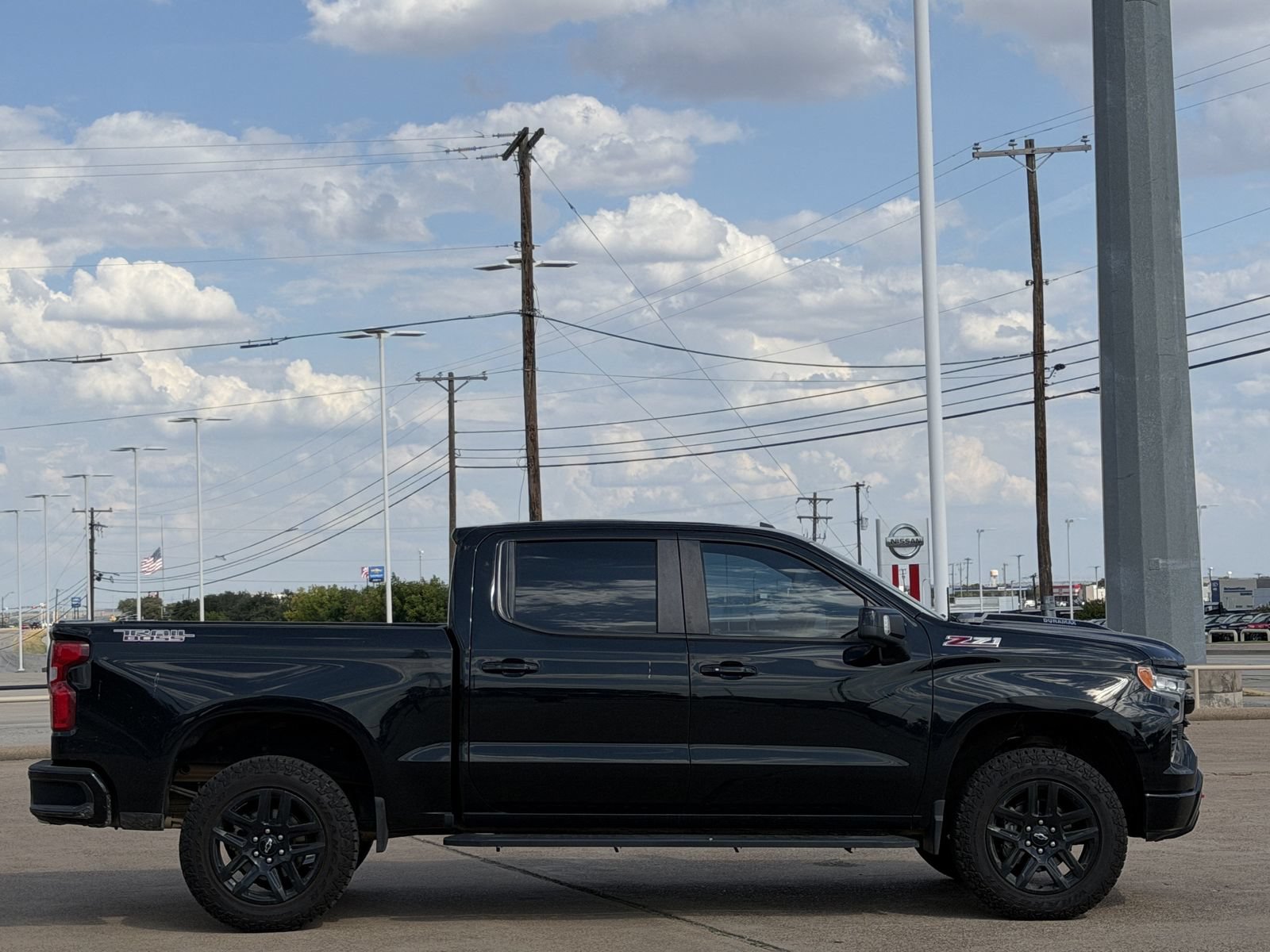 Used 2022 Chevrolet Silverado 1500 LT Trail Boss w/ LT Trail Boss Premium Package AWD/4WD image 3