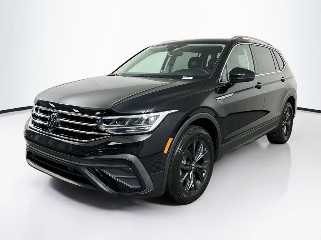 Used 2024 Volkswagen Tiguan SE w/ Panoramic Sunroof Package