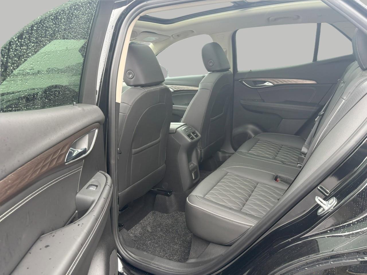 Used 2023 Buick Envision Avenir image 20